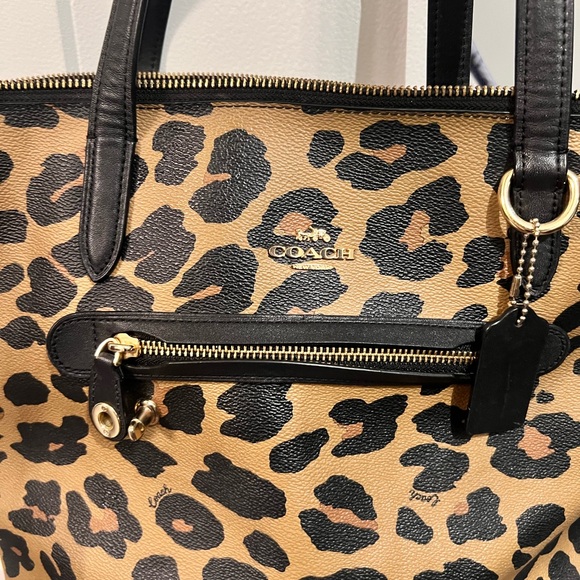 Coach purse. - Picture 3 of 3